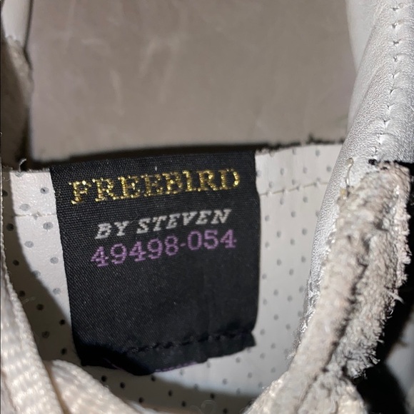 Freebird Women's White and Burgundy Distressed Sneakers sz 9 - Picture 11 of 13